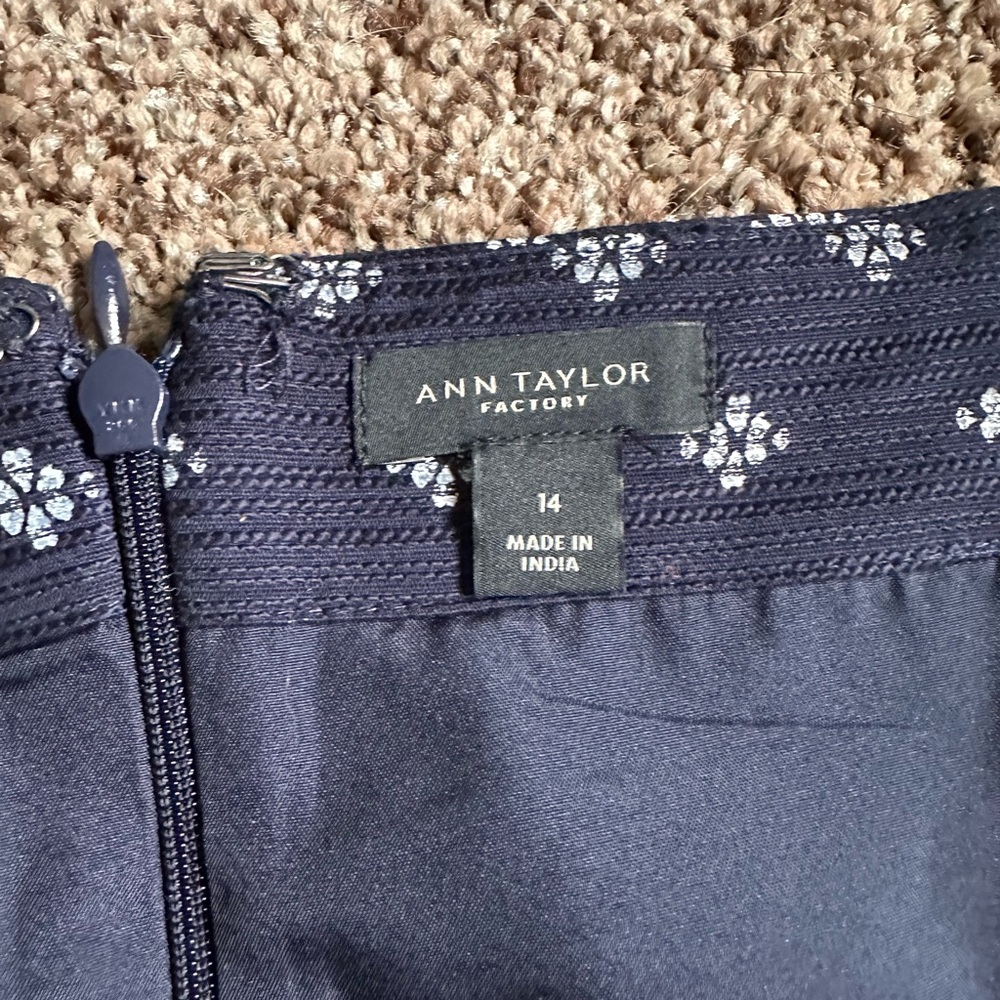 Ann Taylor Factory Navy/white print skirt size 14 - Picture 2 of 2